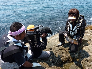 ご当地の海の中は春。低水温による喰い渋る大型アイナメをガルプSWダブルウェーブ3”で攻略していきます。