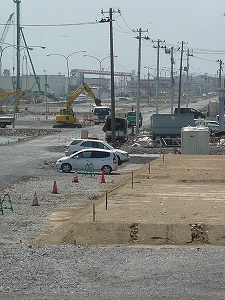 かつての石巻魚市場は津波で被災し、取り壊され更地に。現在はかさ上げ復旧工事が進んでいる。